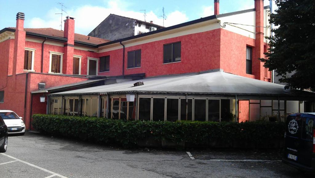 Albergo Pizzeria Sole San Giovanni Lupatoto Bagian luar foto