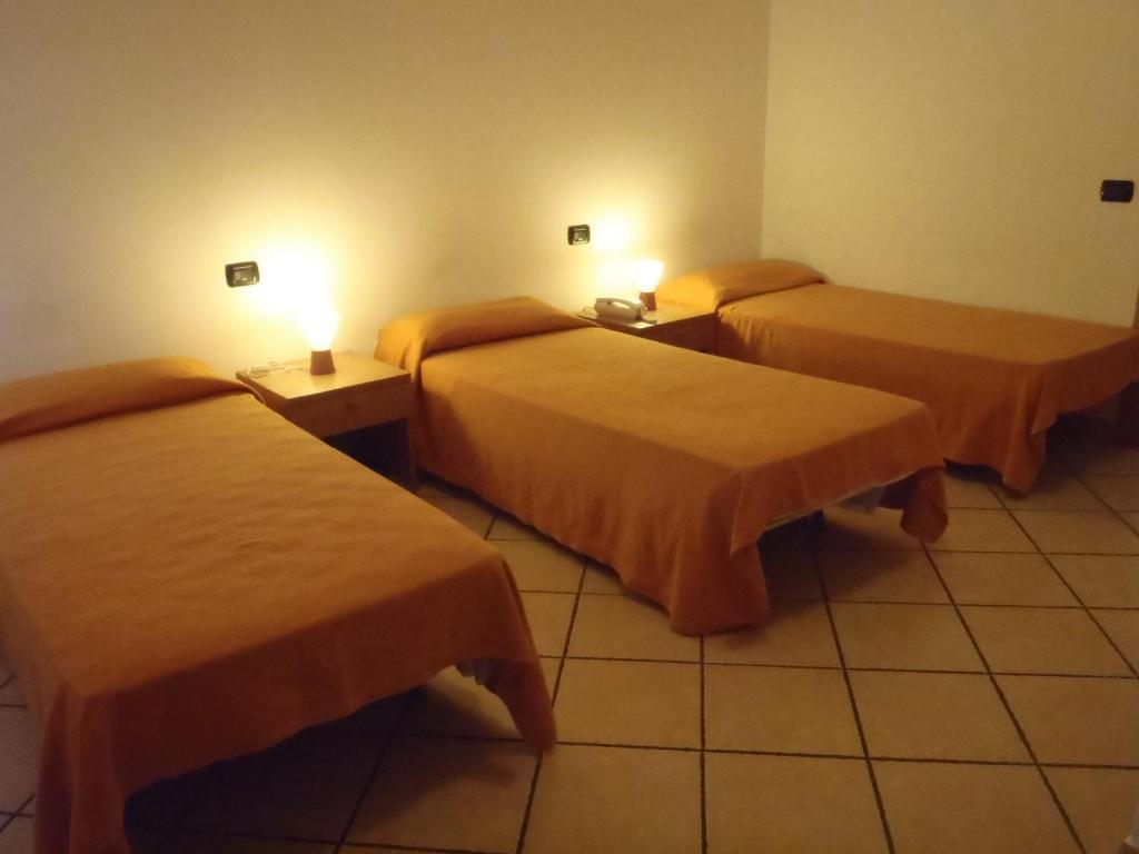 Albergo Pizzeria Sole San Giovanni Lupatoto Bagian luar foto