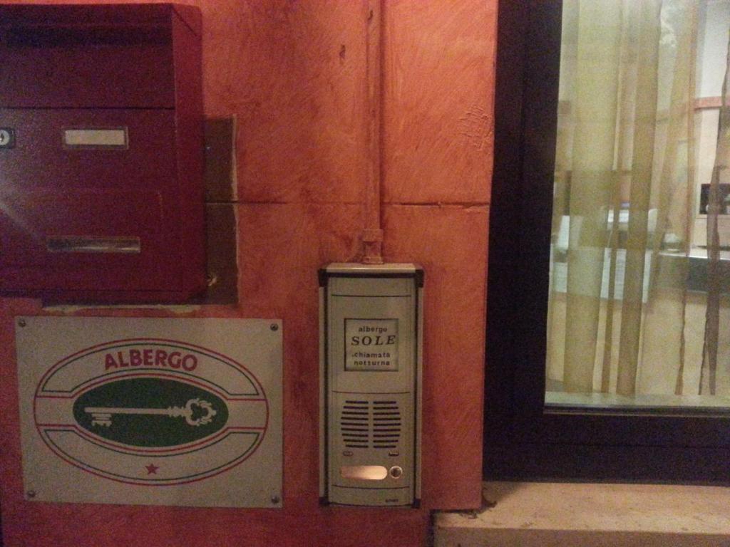 Albergo Pizzeria Sole San Giovanni Lupatoto Bagian luar foto