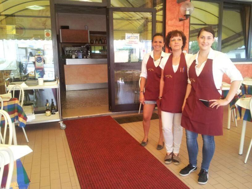 Albergo Pizzeria Sole San Giovanni Lupatoto Bagian luar foto