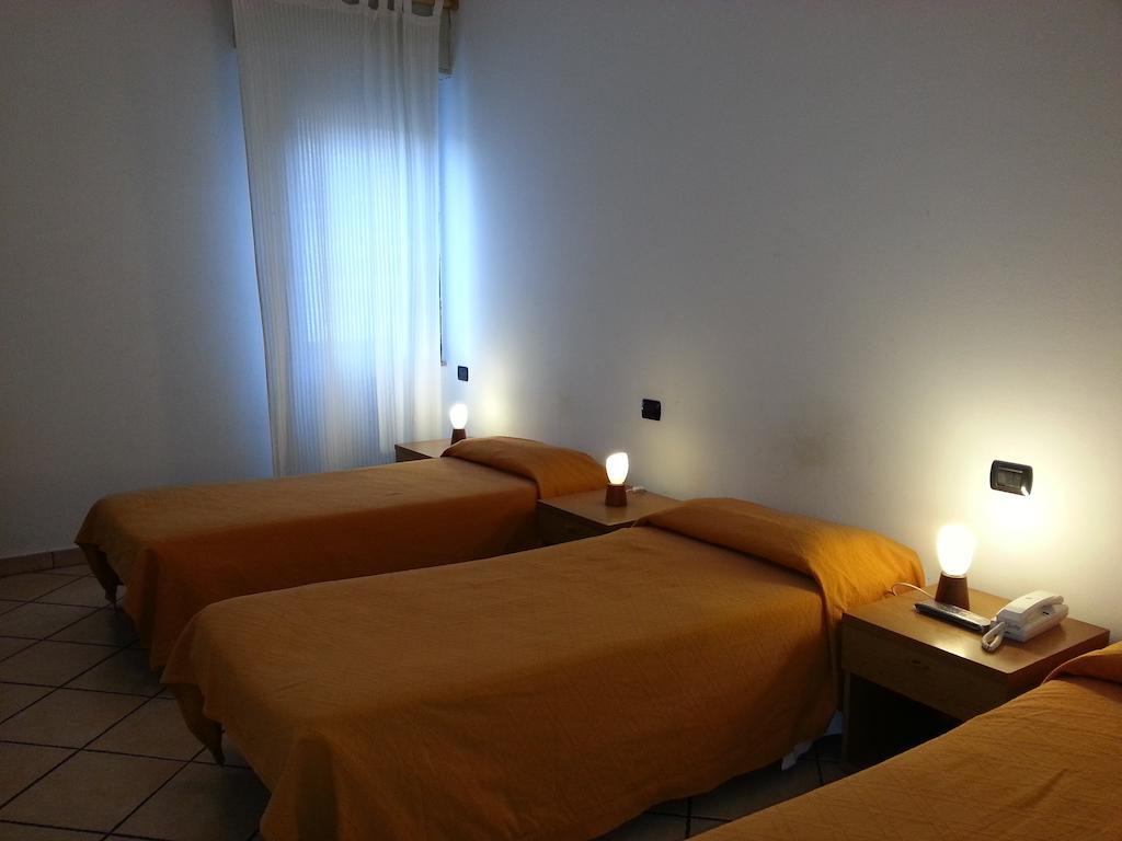 Albergo Pizzeria Sole San Giovanni Lupatoto Bagian luar foto